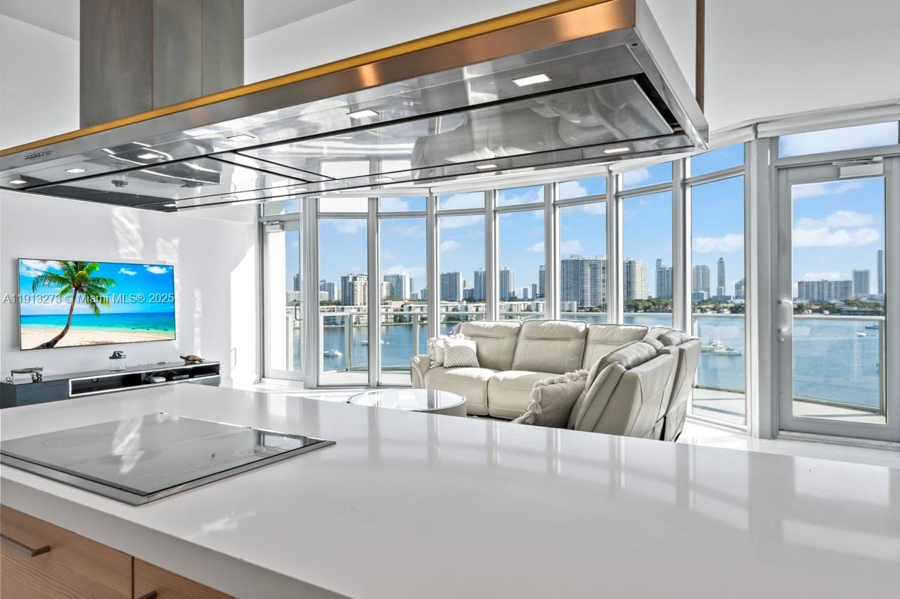 17301 Biscayne Blvd 811 photo 7