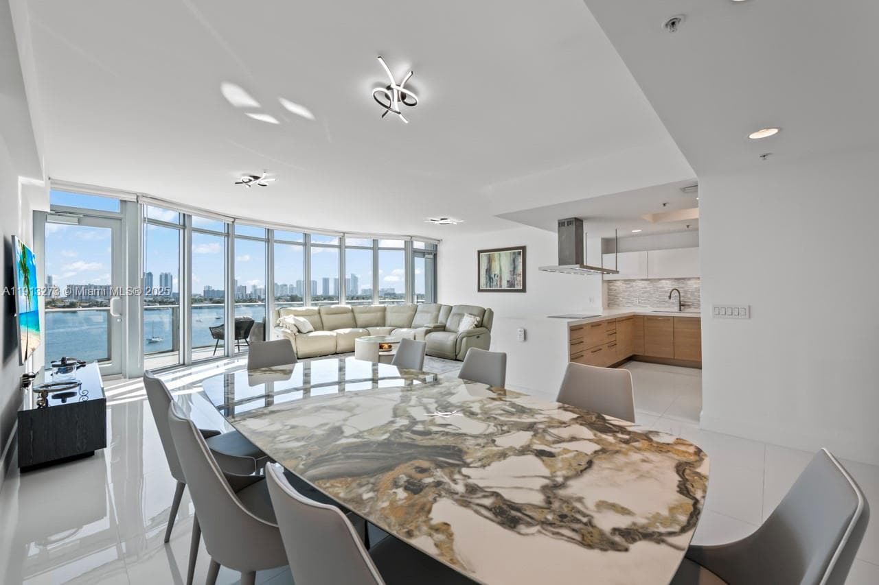 17301 Biscayne Blvd 811 photo 3