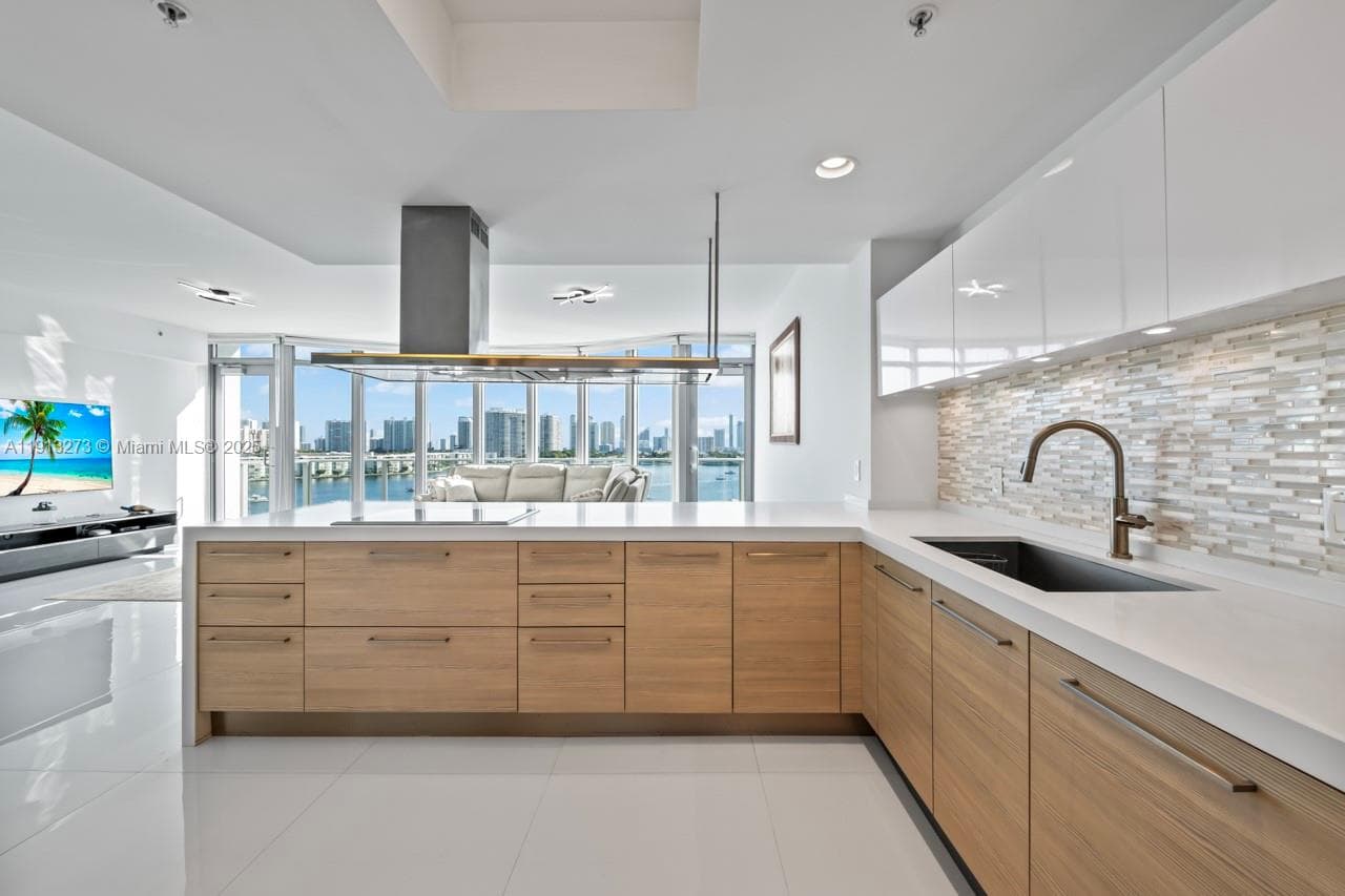 17301 Biscayne Blvd 811 photo 9