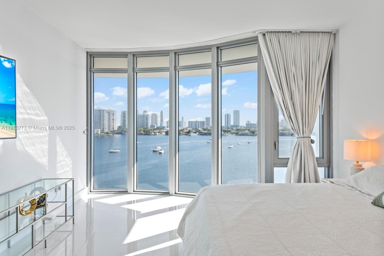 17301 Biscayne Blvd 811 photo 24