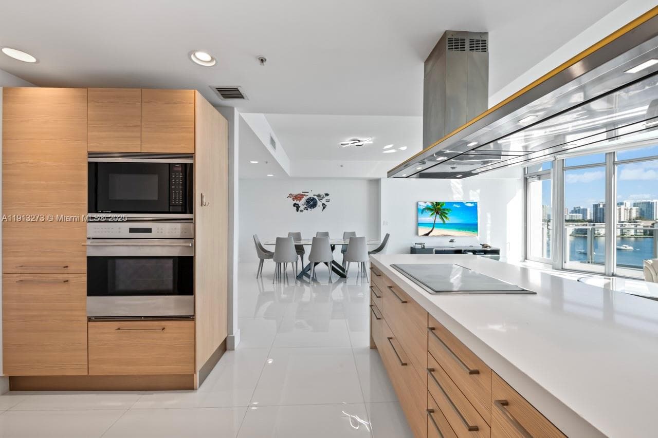 17301 Biscayne Blvd 811 photo 11