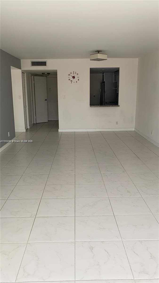 1000 Parkview Dr 226 photo 8
