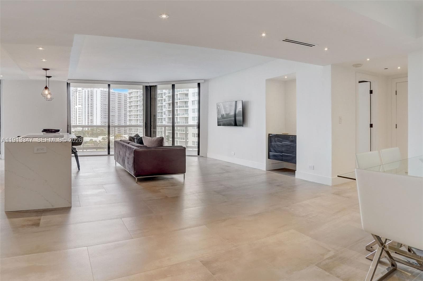 20191 Country Club Dr 802 photo 2