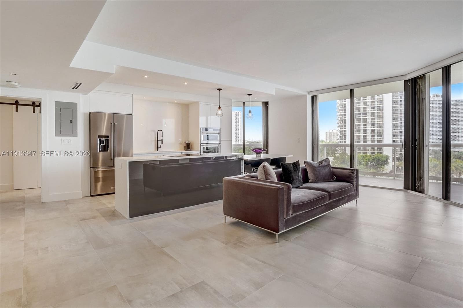 20191 Country Club Dr 802 photo 3