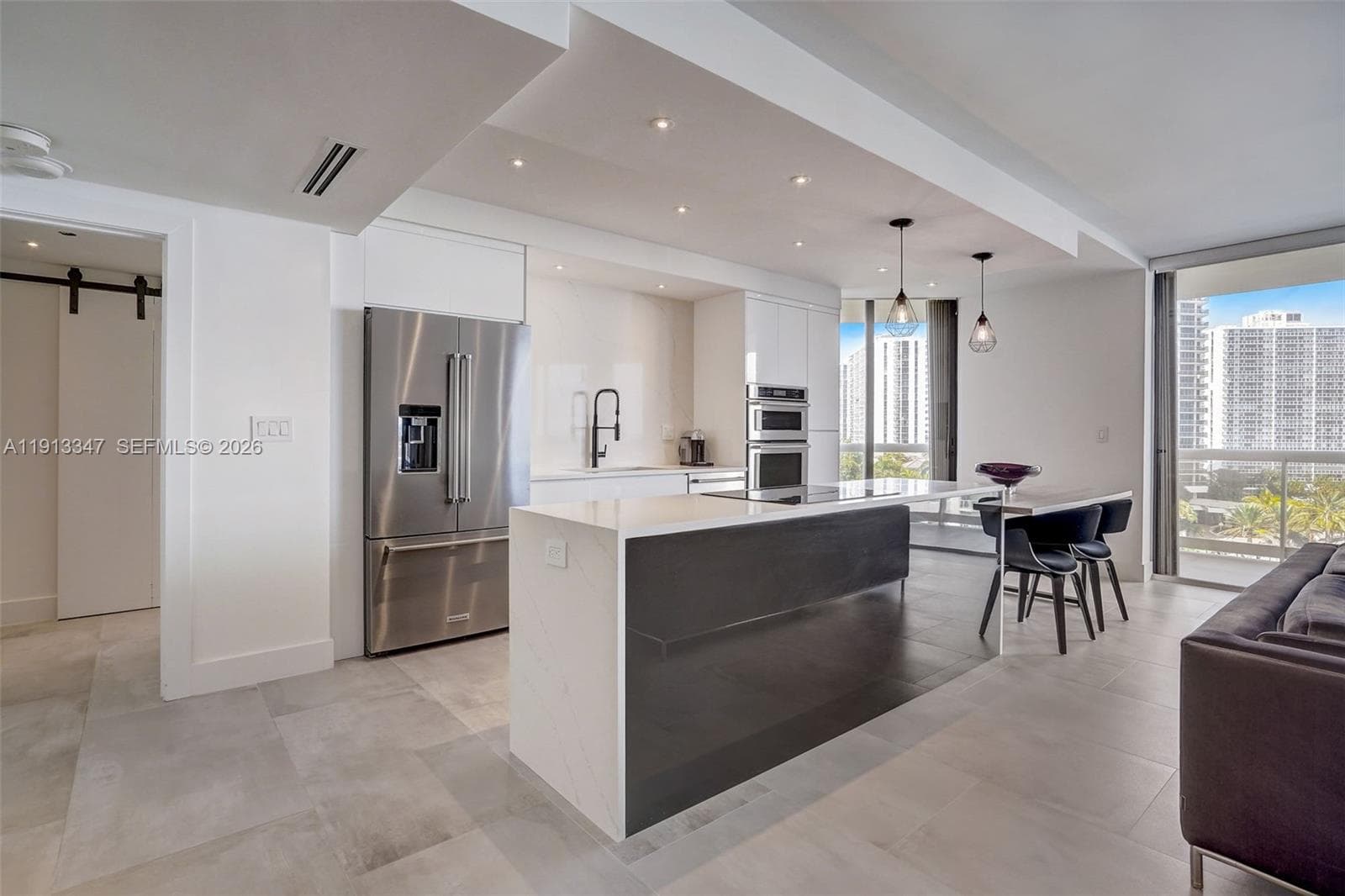 20191 Country Club Dr 802 photo 1