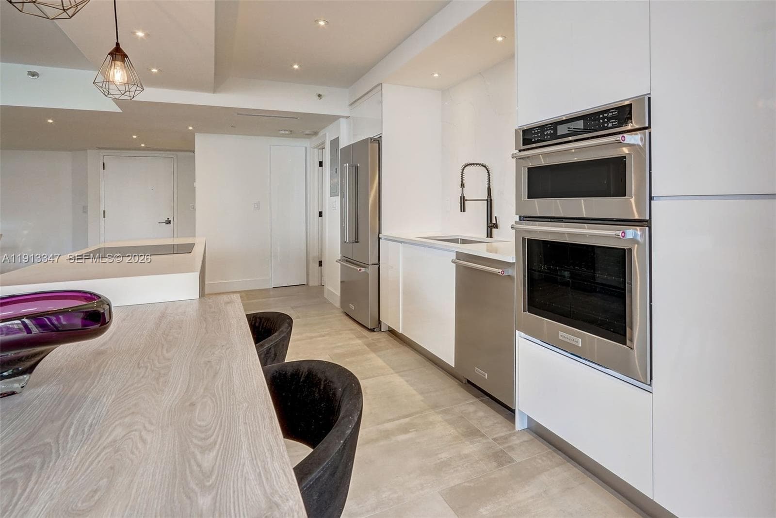 20191 Country Club Dr 802 photo 5