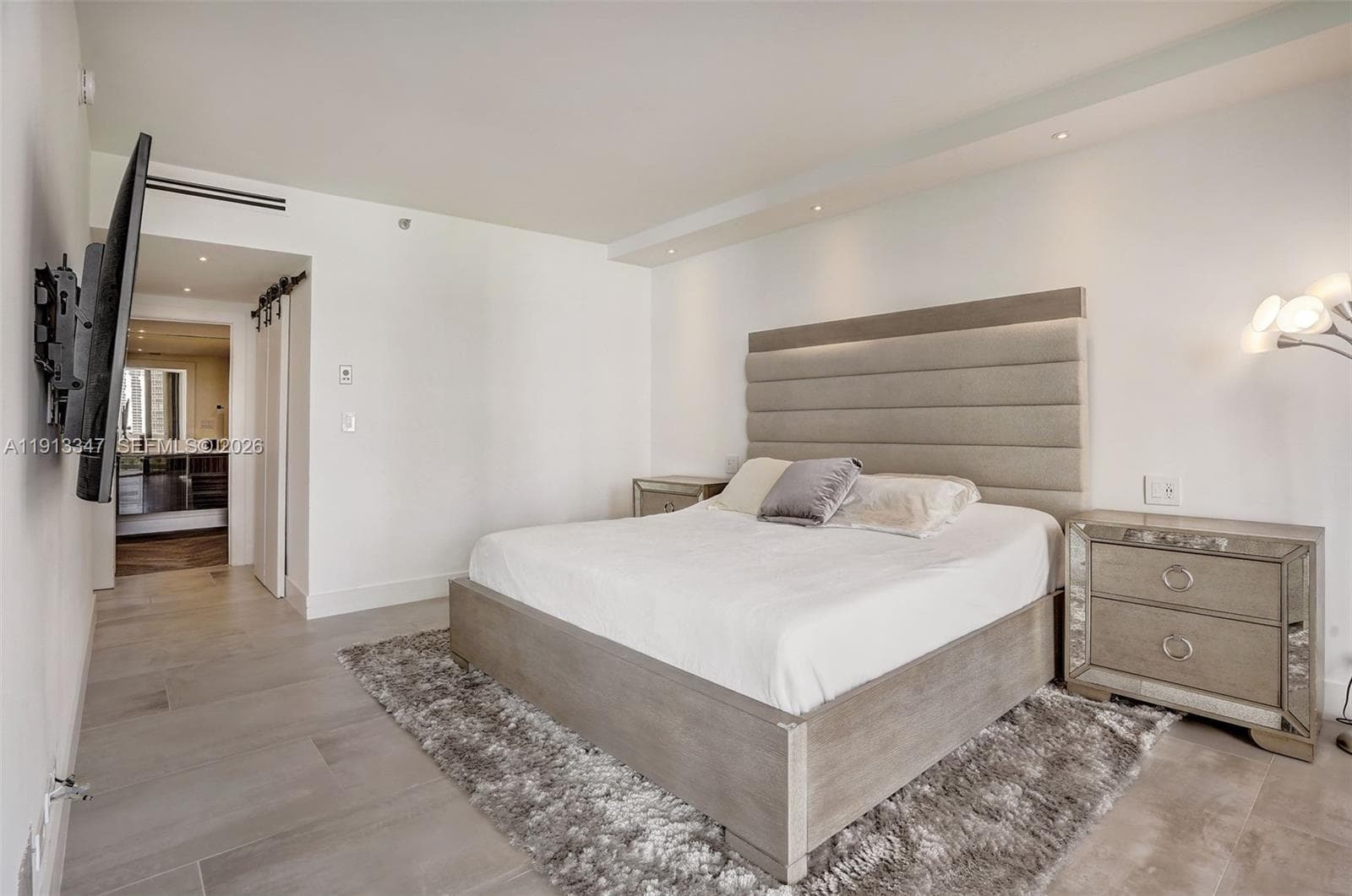 20191 Country Club Dr 802 photo 9