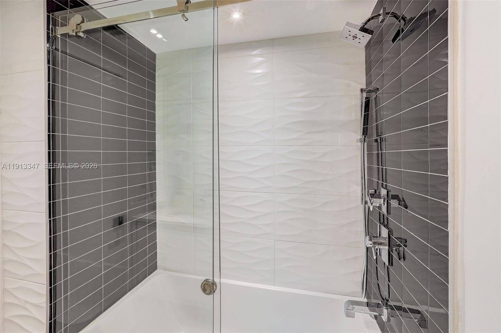 20191 Country Club Dr 802 photo 14