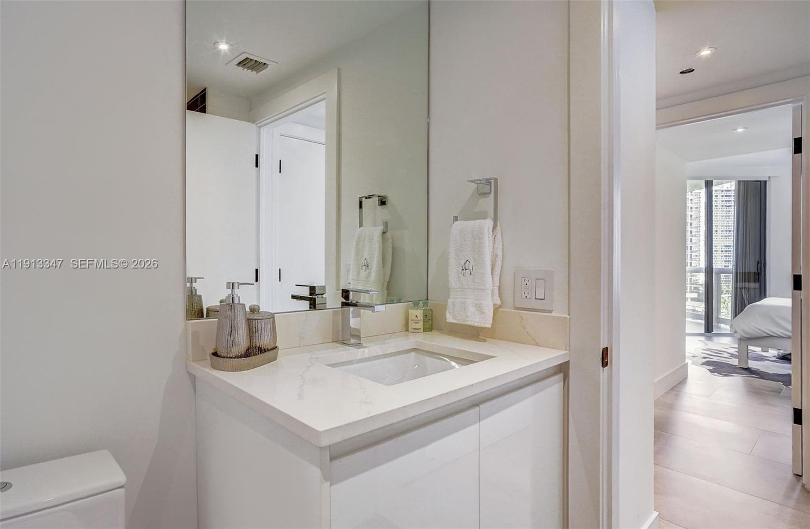 20191 Country Club Dr 802 photo 15