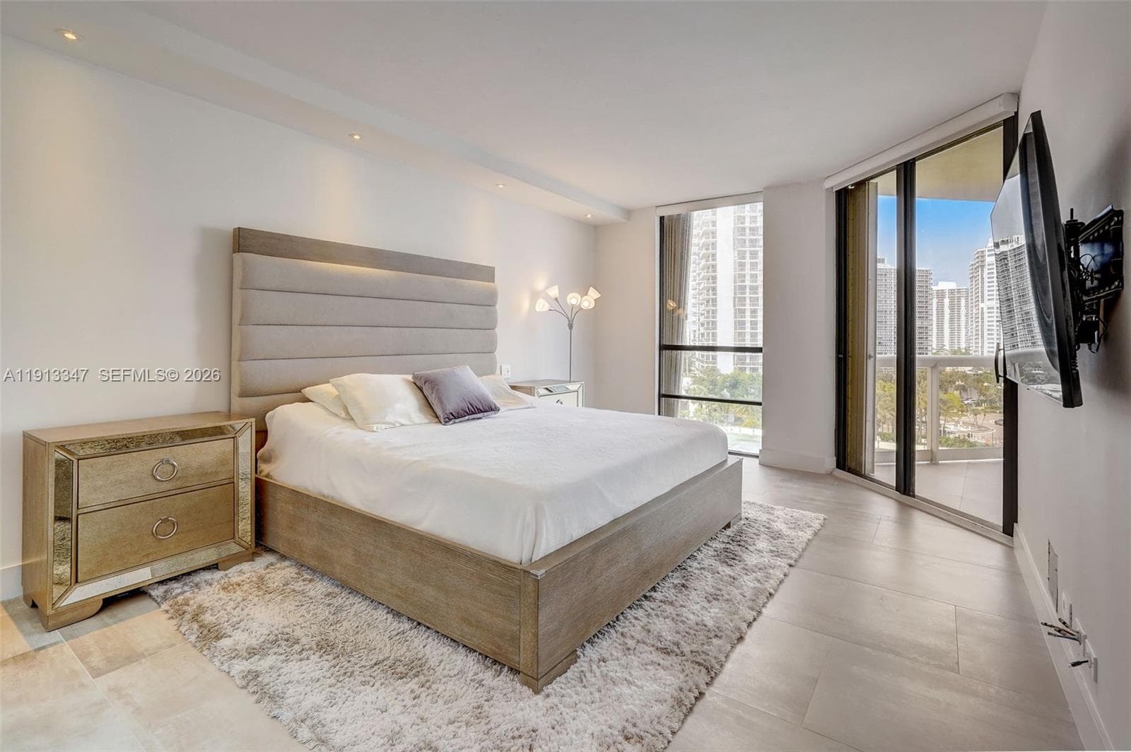 20191 Country Club Dr 802 photo 8