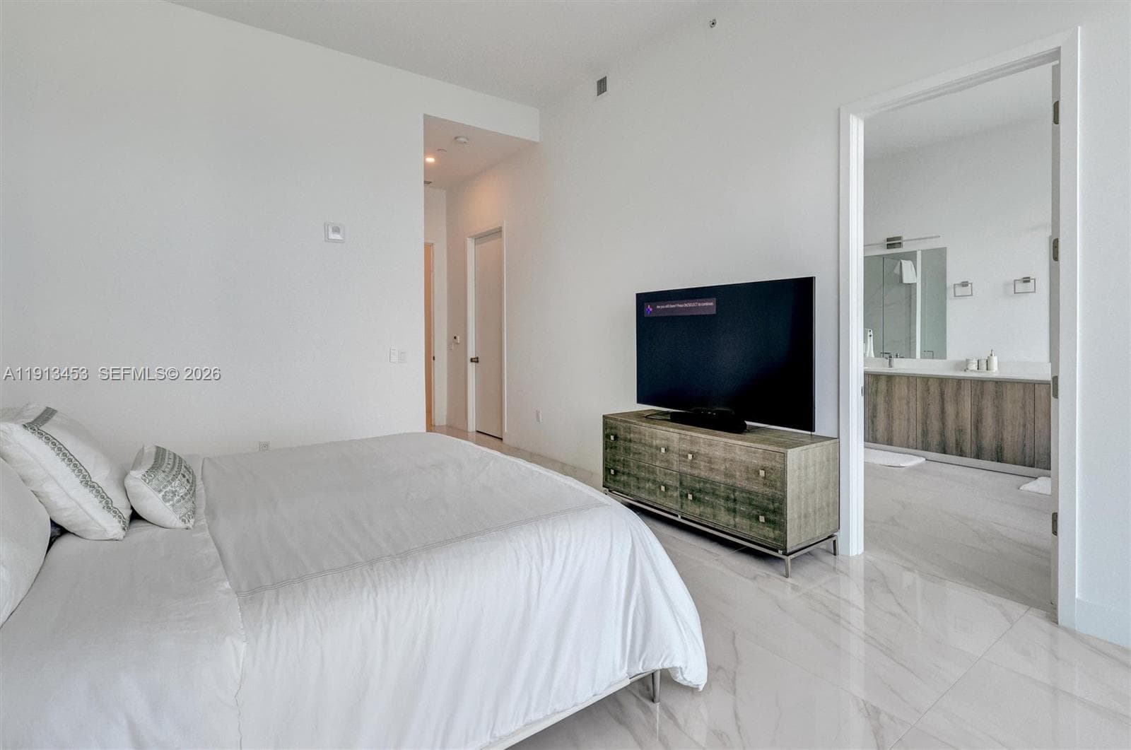 17550 Collins Ave PH2 photo 17