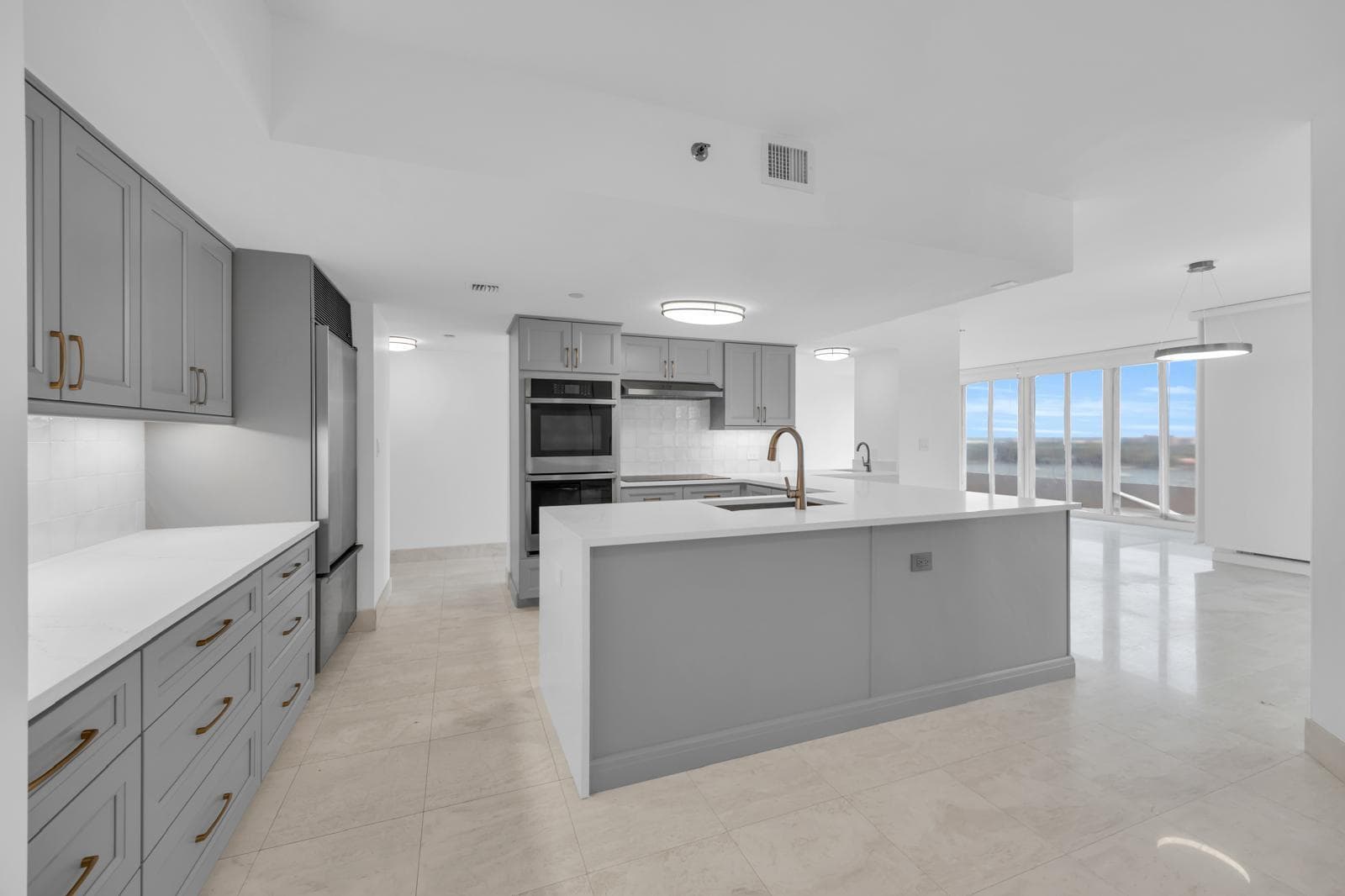 529 S Flagler Dr 14h photo 5