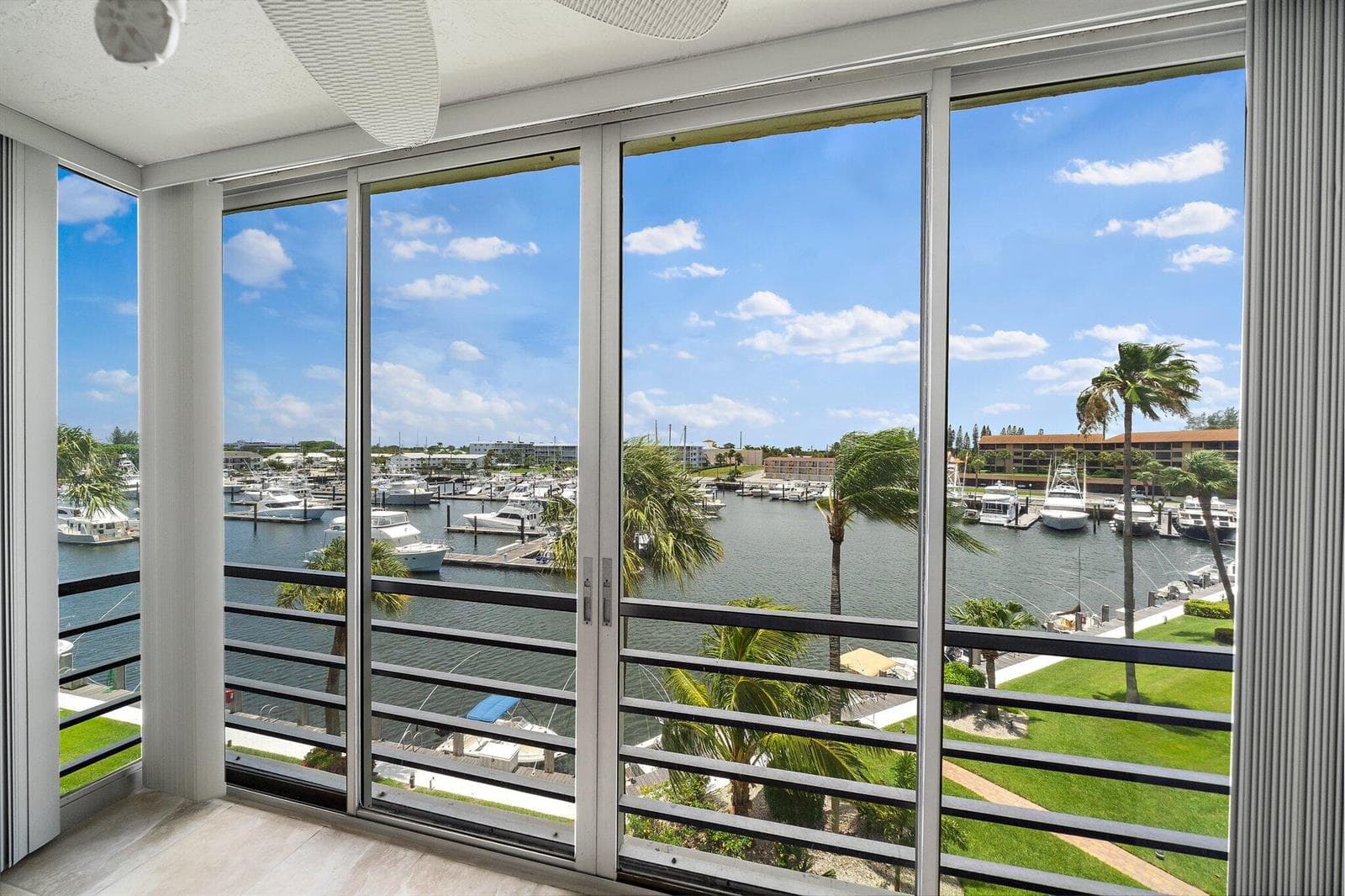 29 Yacht Club Drive 407 photo 2