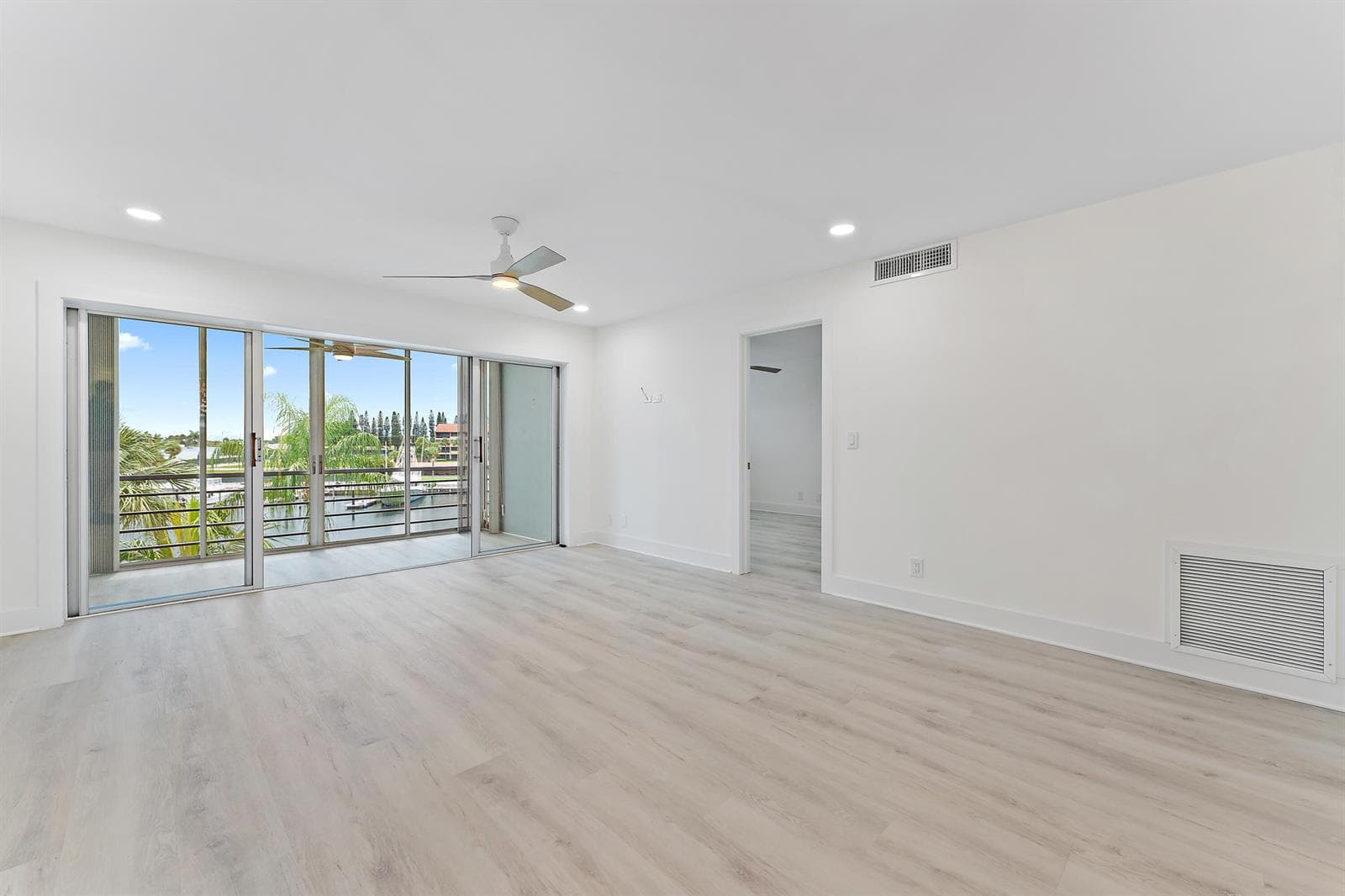 29 Yacht Club Drive 407 photo 17