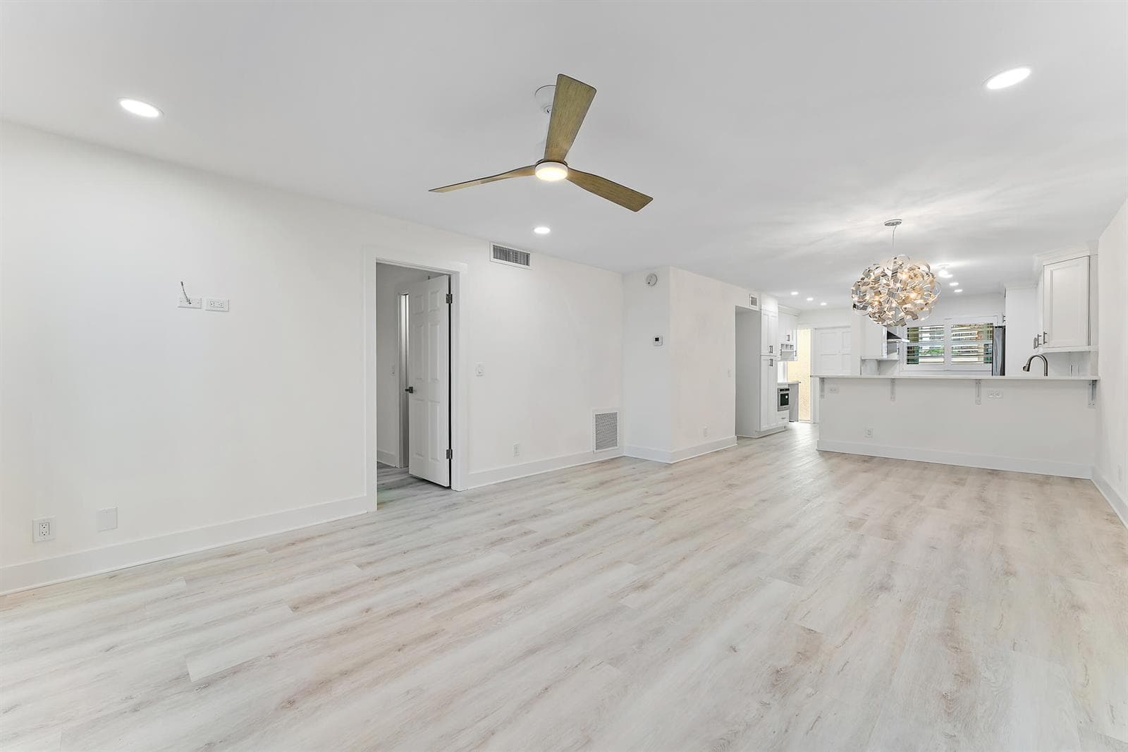 29 Yacht Club Drive 407 photo 19