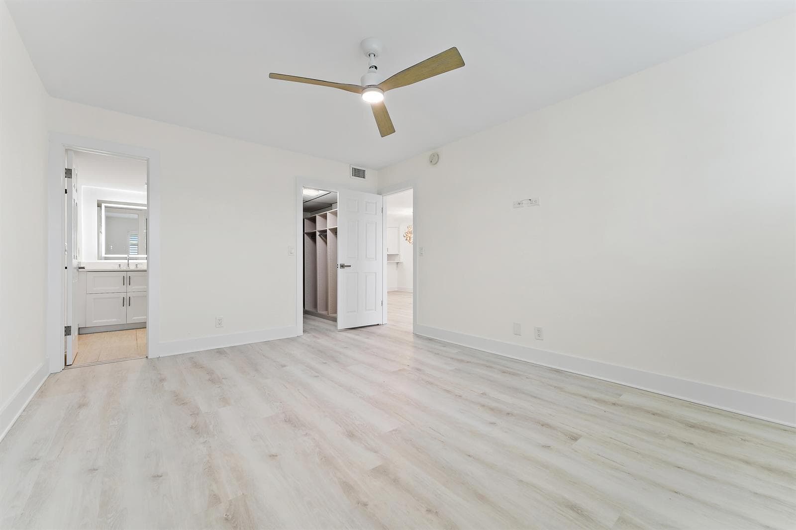 29 Yacht Club Drive 407 photo 21