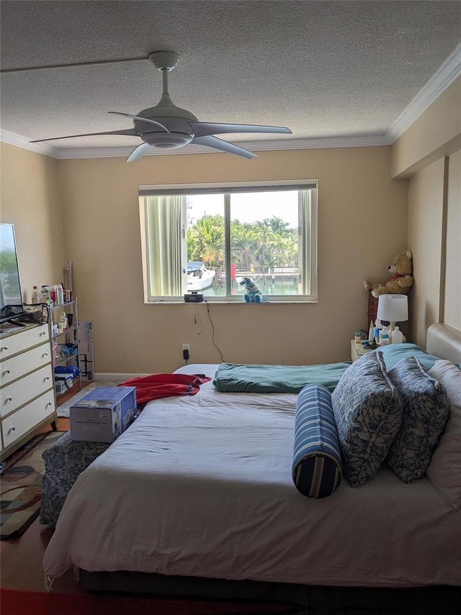 8001 N Crespi Boulevard 2c photo 10