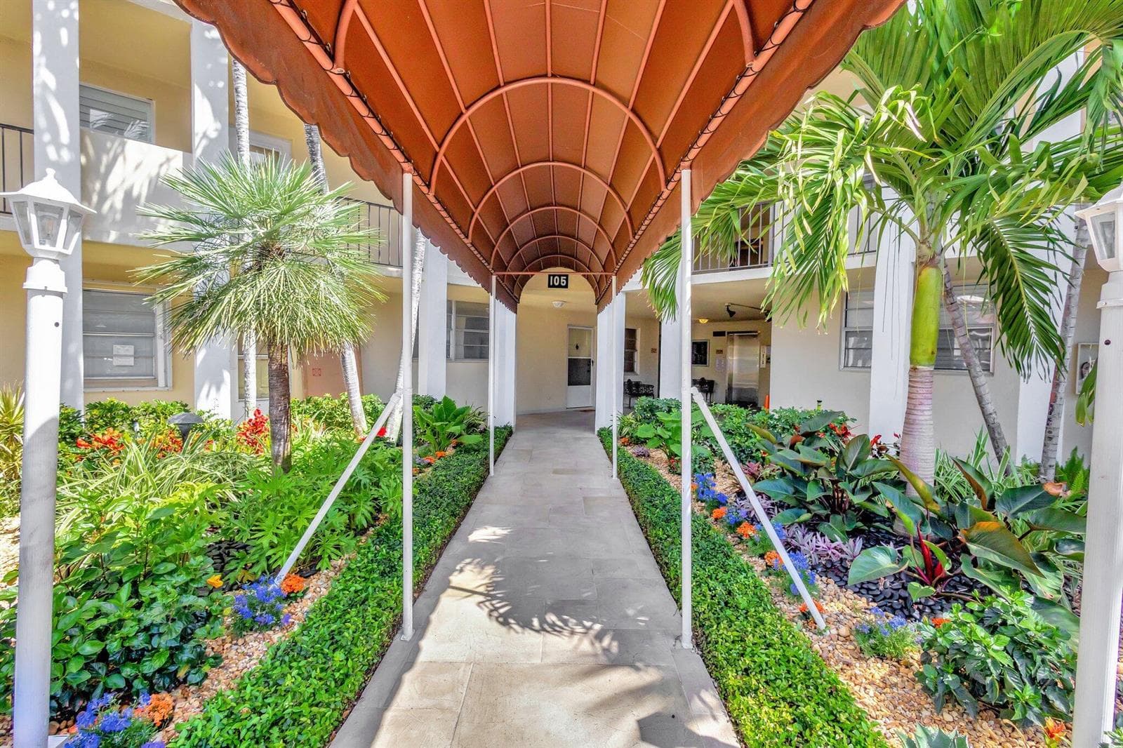 105 Paradise Harbour Boulevard 109 photo 23
