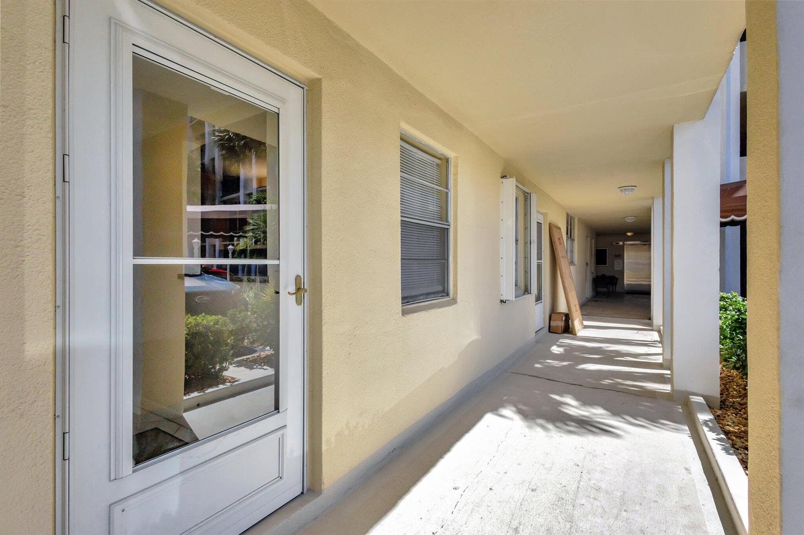 105 Paradise Harbour Boulevard 109 photo 2