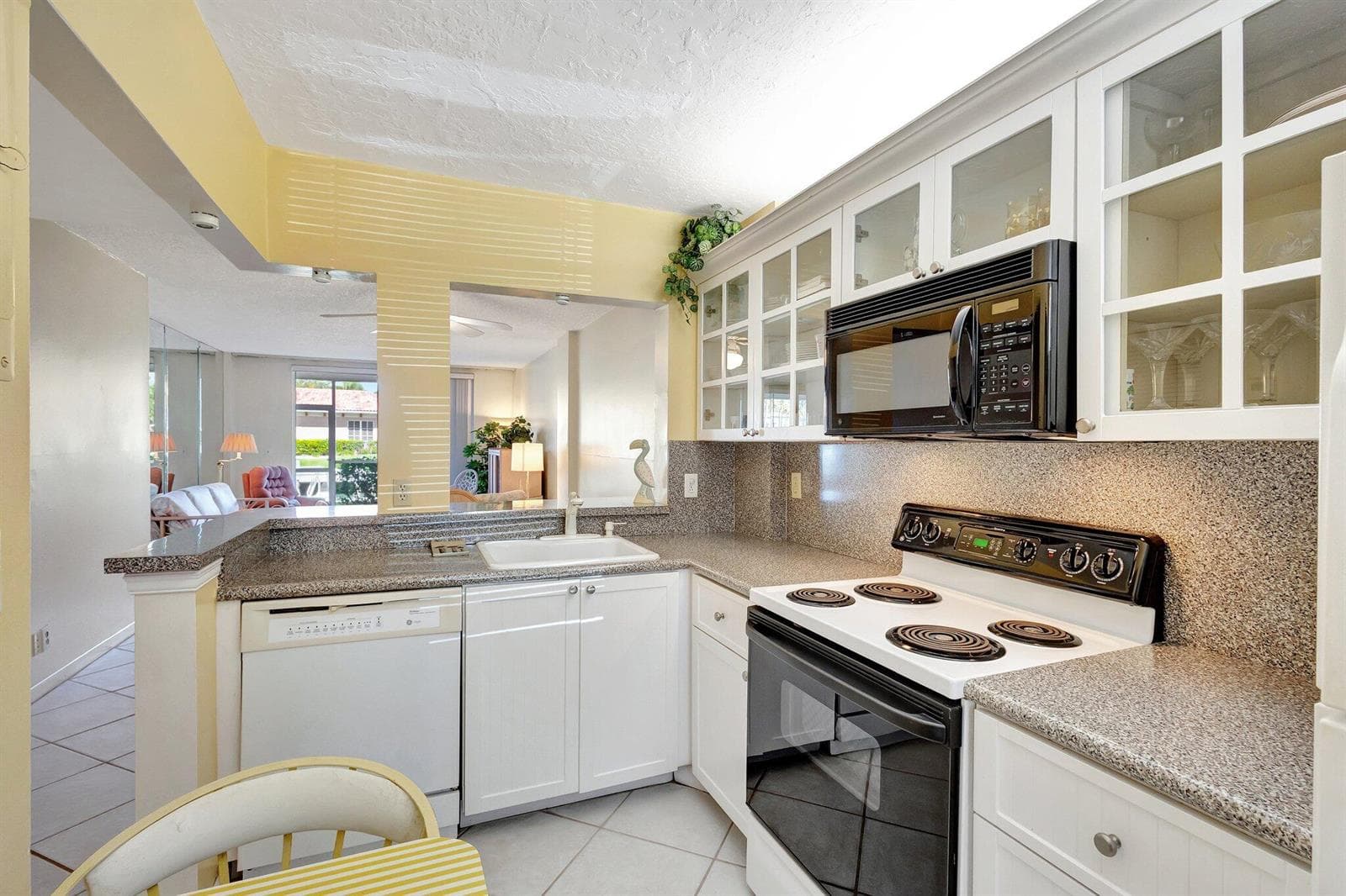 105 Paradise Harbour Boulevard 109 photo 6