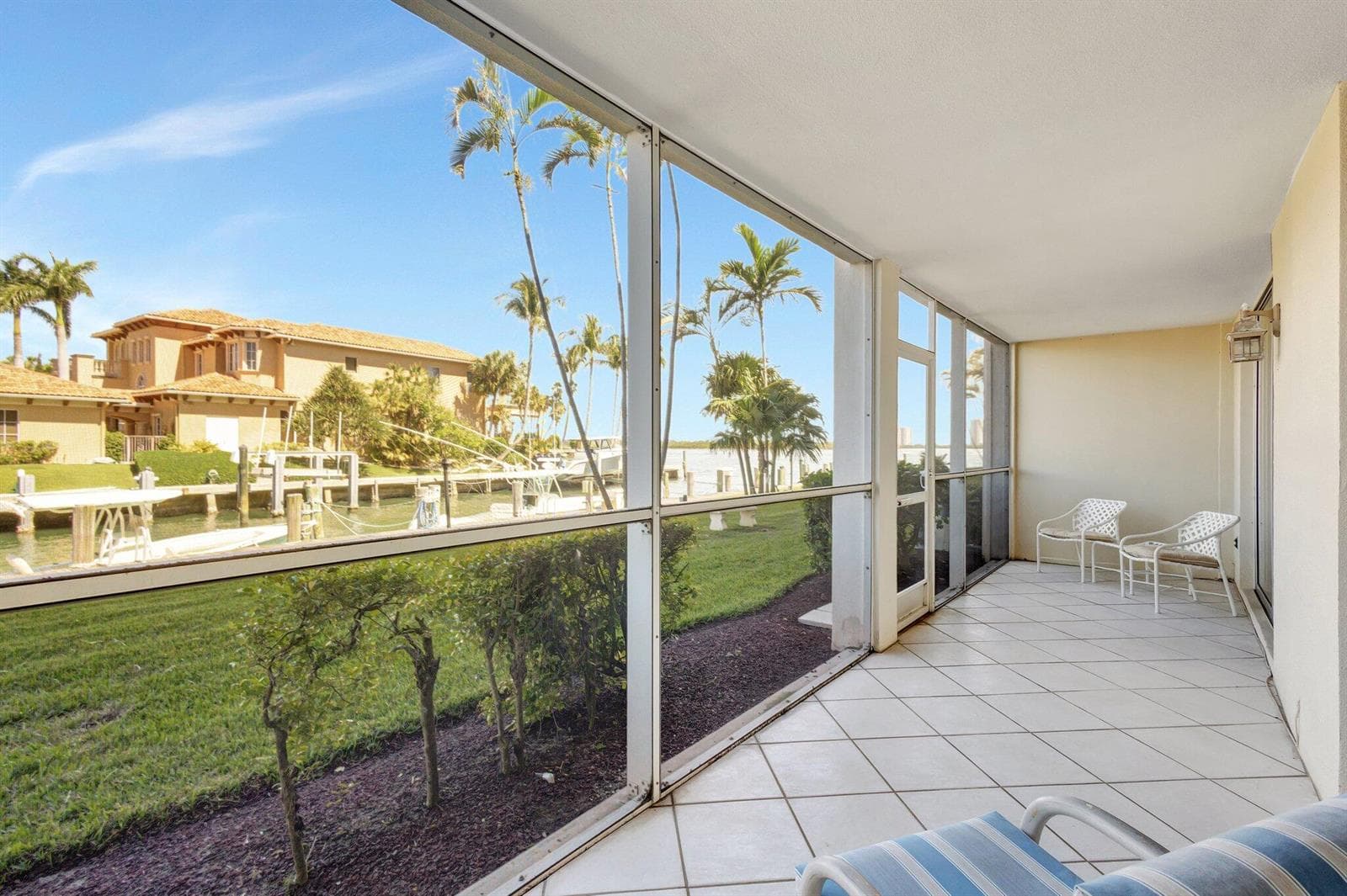 105 Paradise Harbour Boulevard 109 photo 16