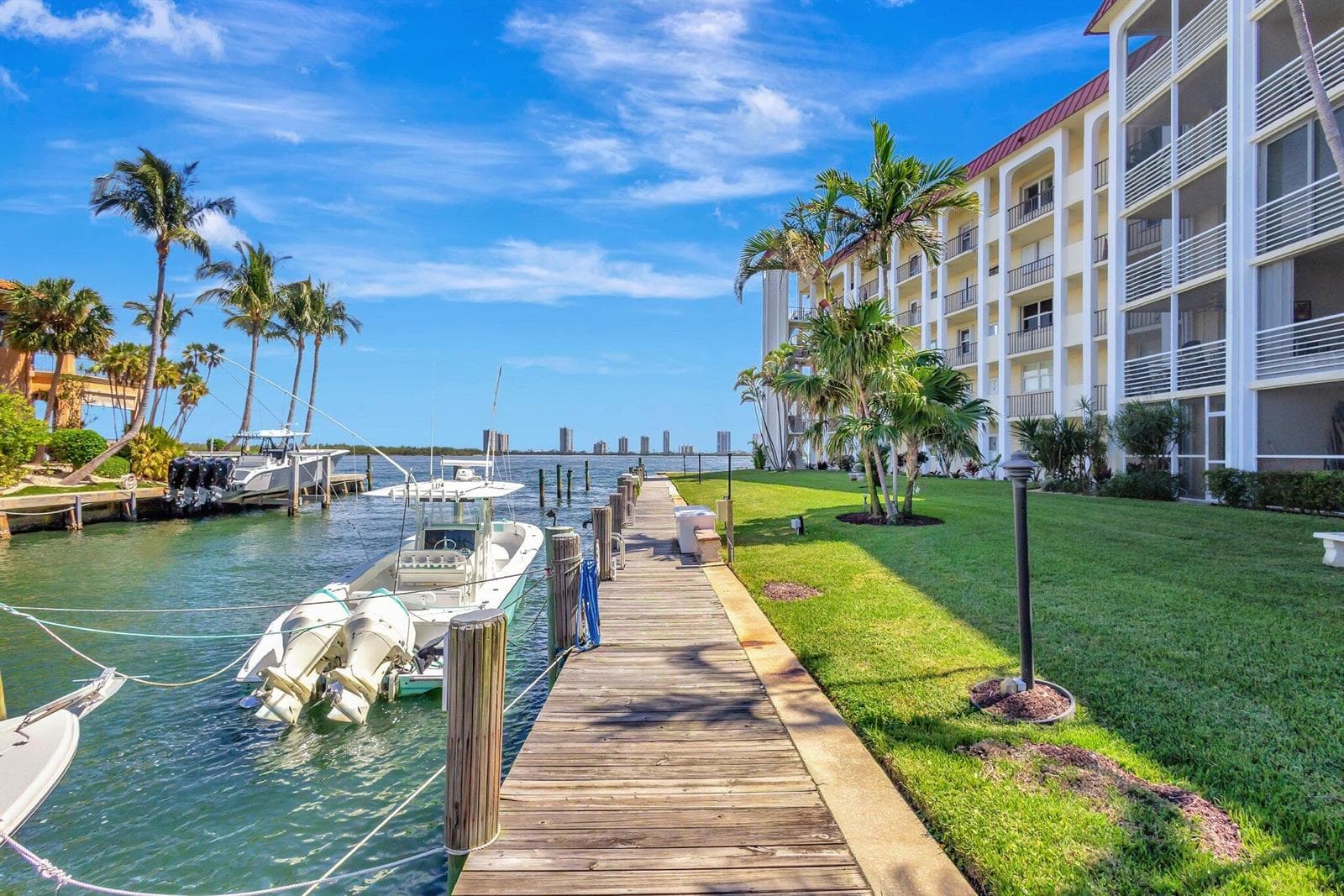 105 Paradise Harbour Boulevard 109 photo 20