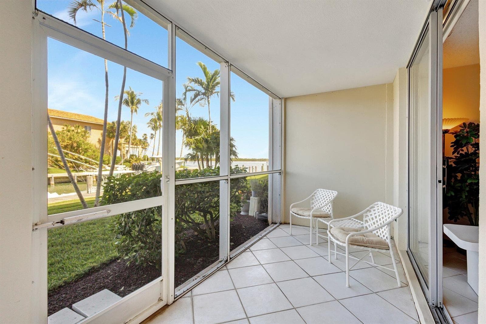 105 Paradise Harbour Boulevard 109 photo 14