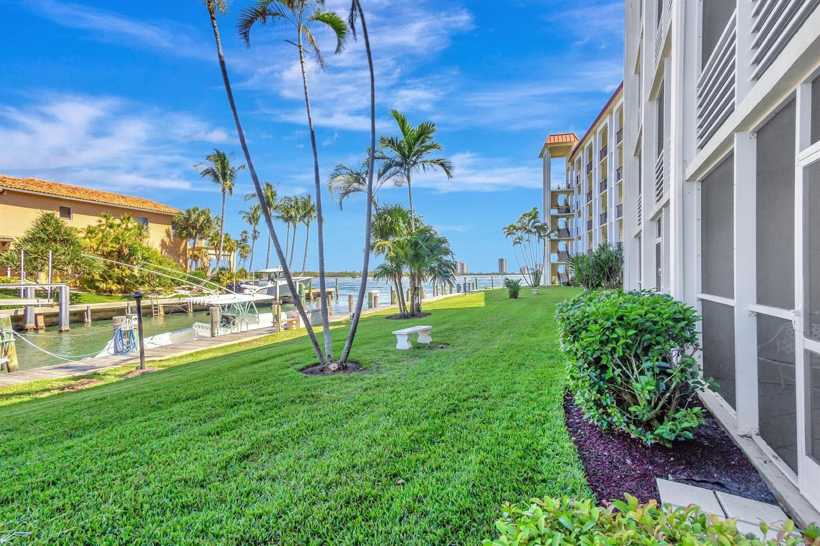 105 Paradise Harbour Boulevard 109 photo 18