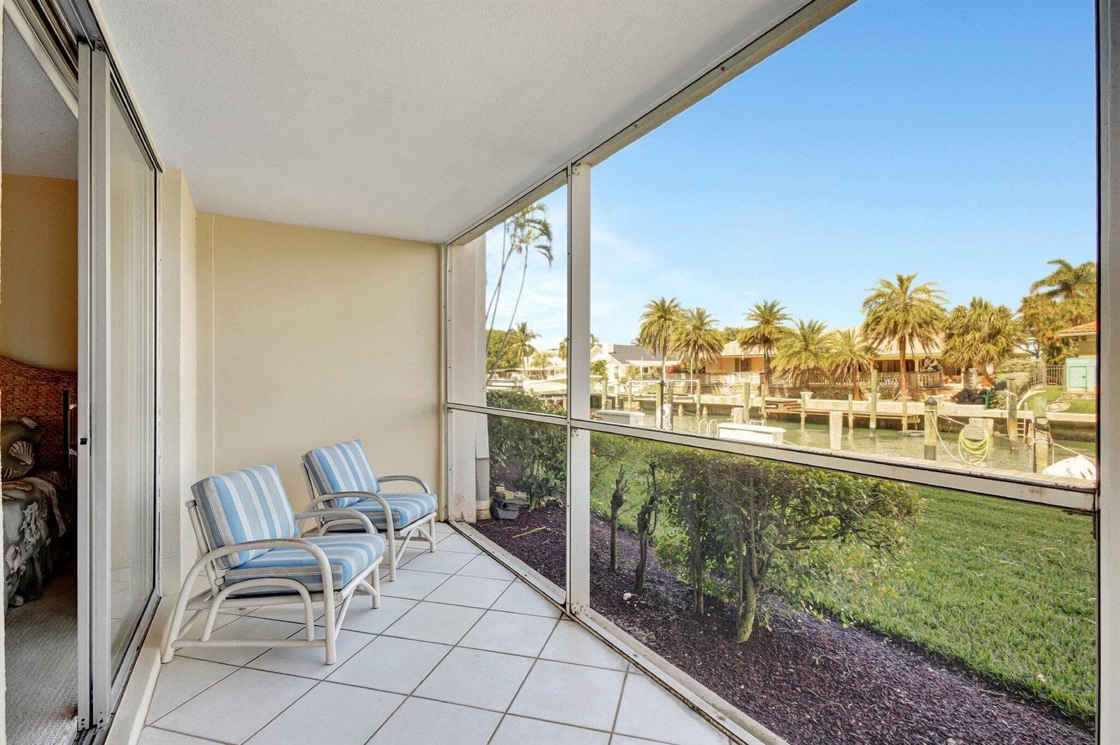 105 Paradise Harbour Boulevard 109 photo 15
