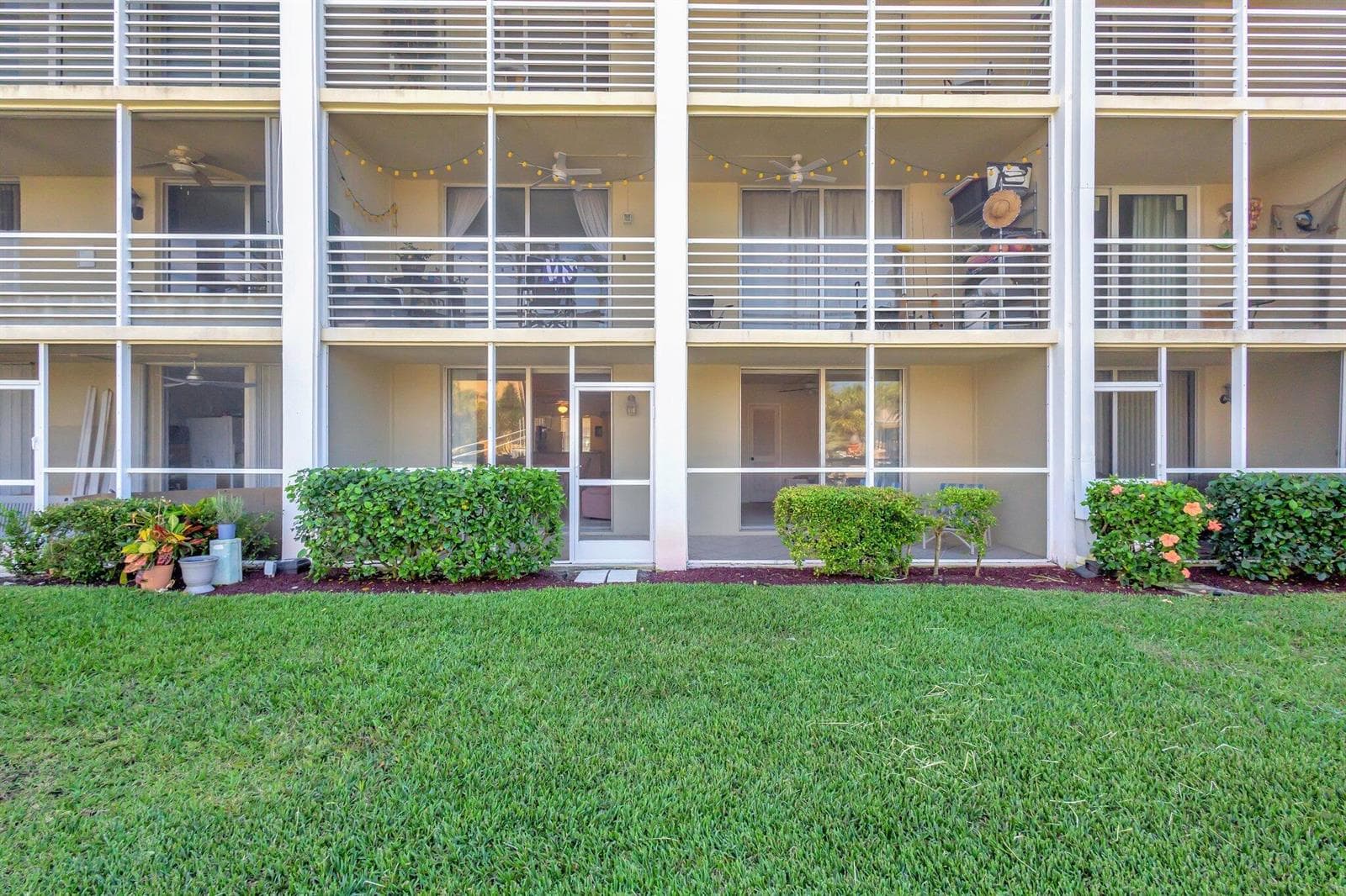 105 Paradise Harbour Boulevard 109 photo 19