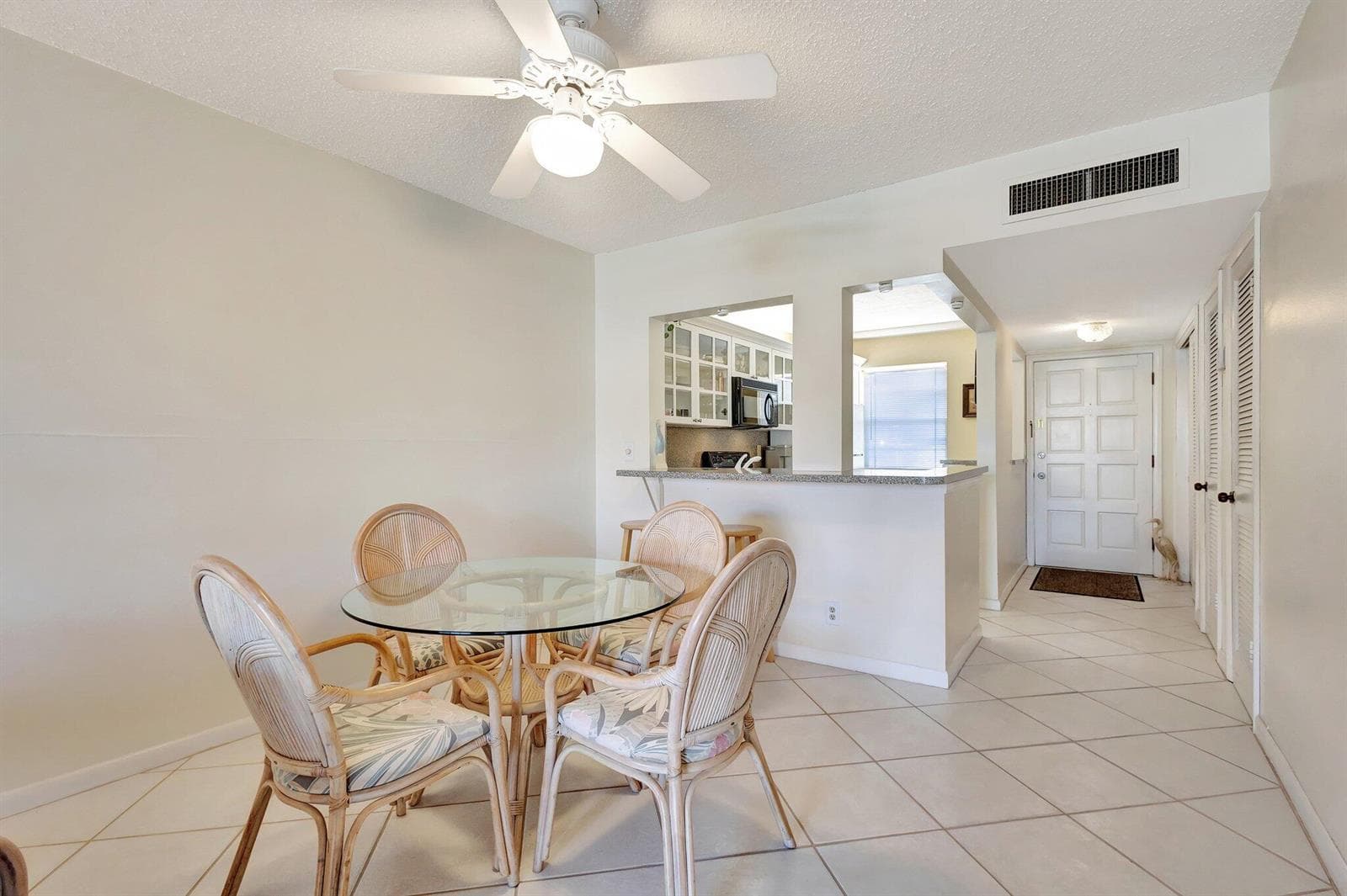 105 Paradise Harbour Boulevard 109 photo 8