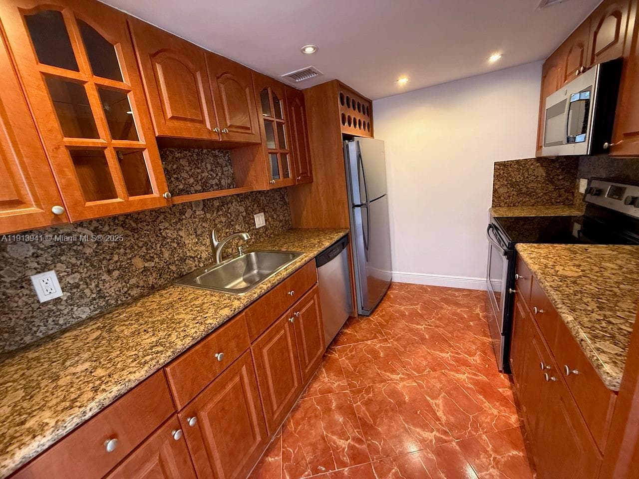 900 Bay Dr 419 photo 2