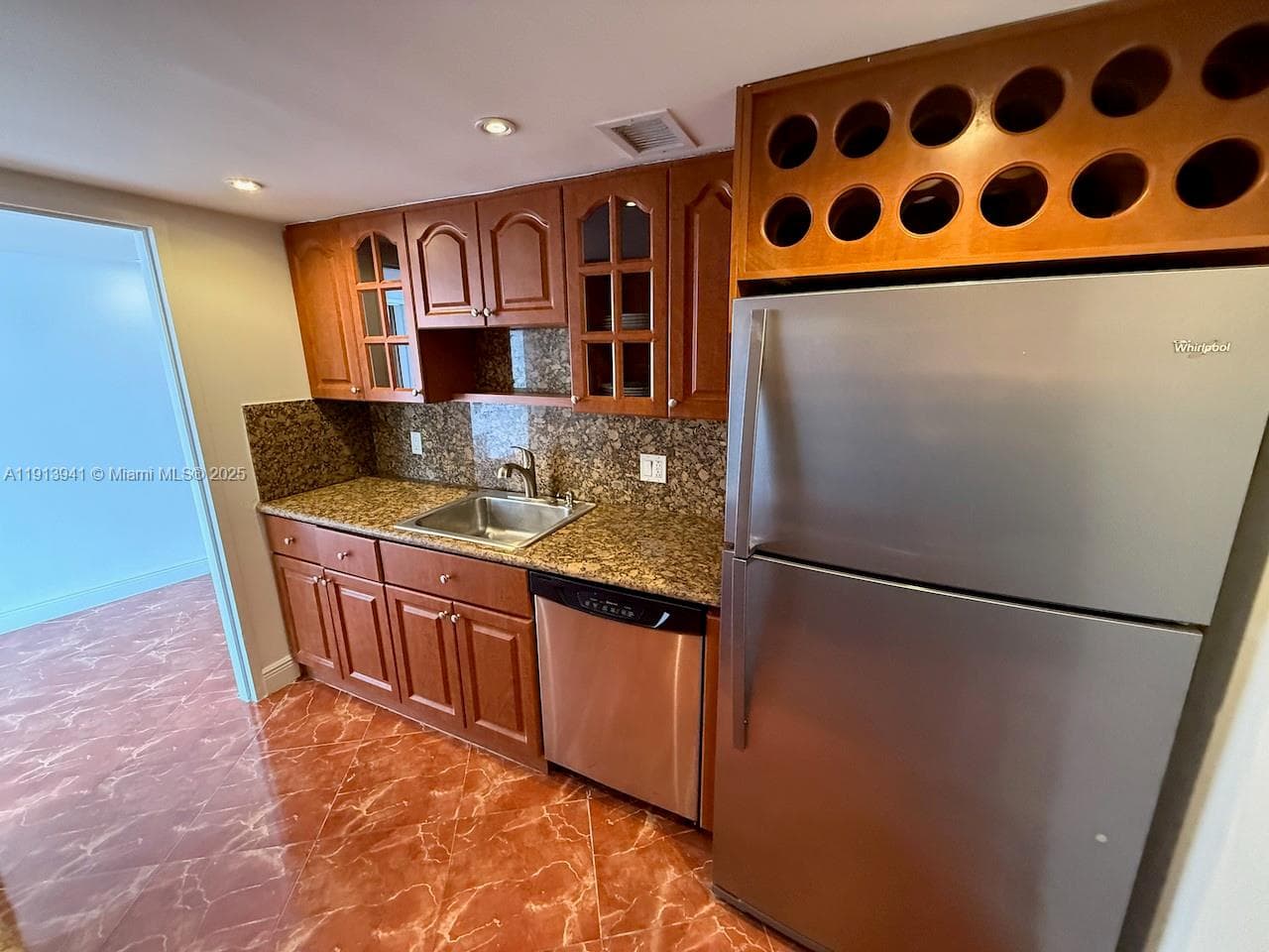 900 Bay Dr 419 photo 3