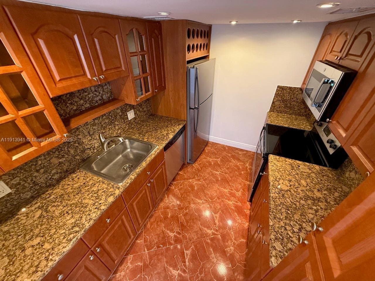 900 Bay Dr 419 photo 5