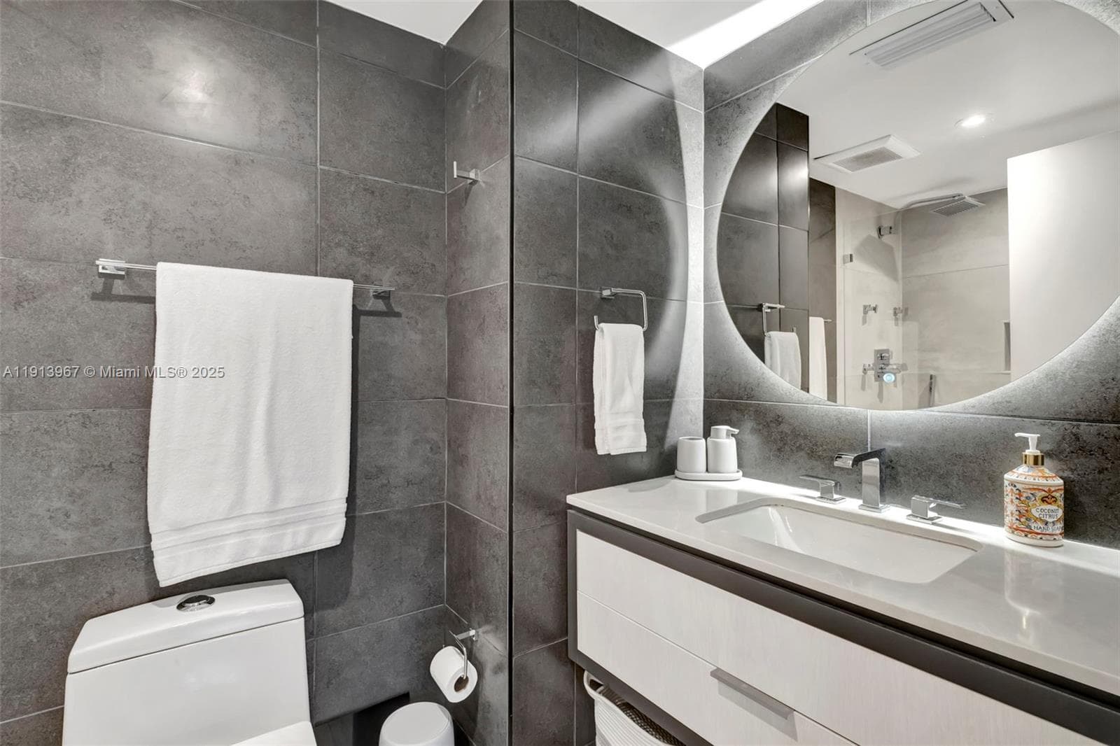 2301 Collins Ave 634 photo 7