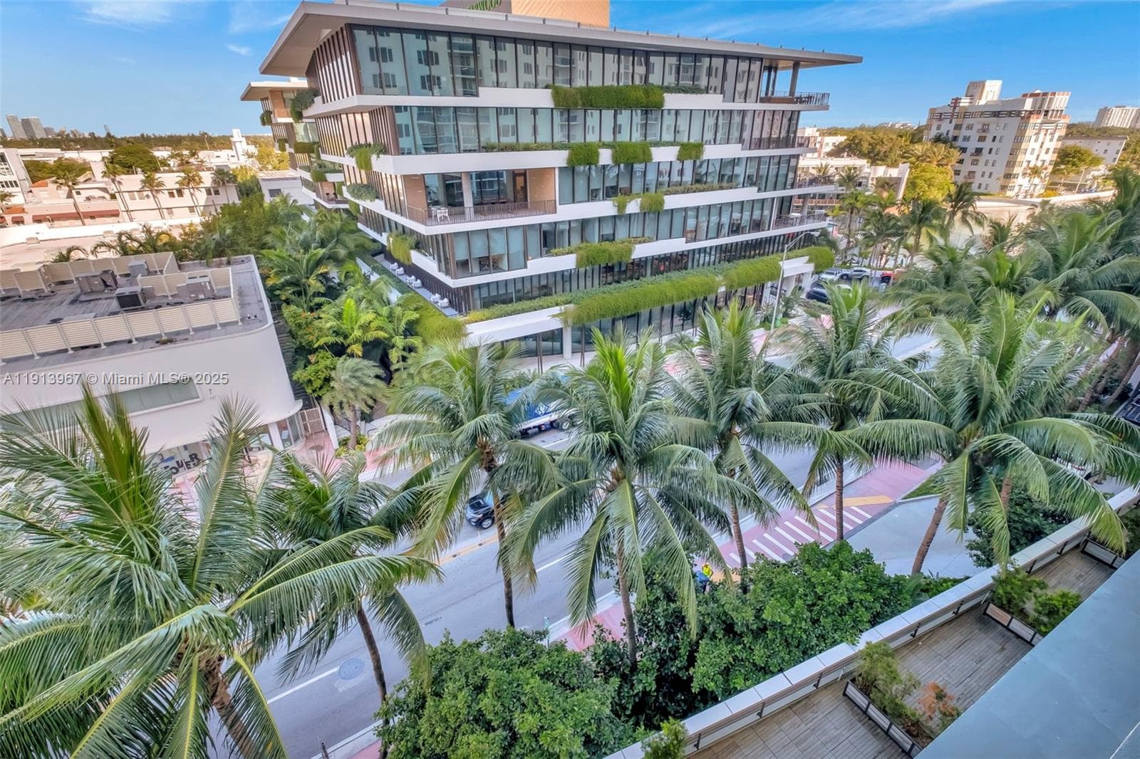 2301 Collins Ave 634 photo 3