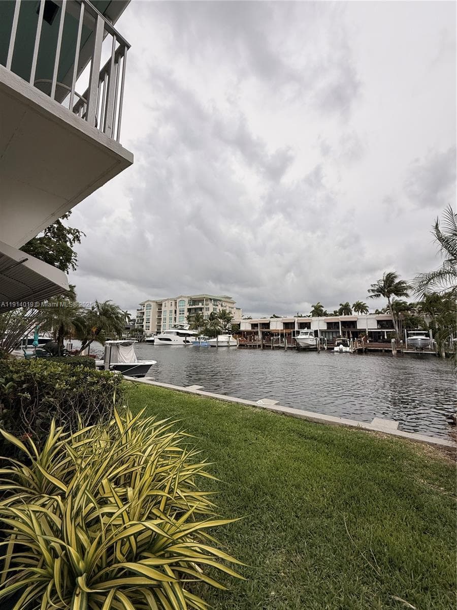 180 Isle Of Venice Dr 100 photo 2