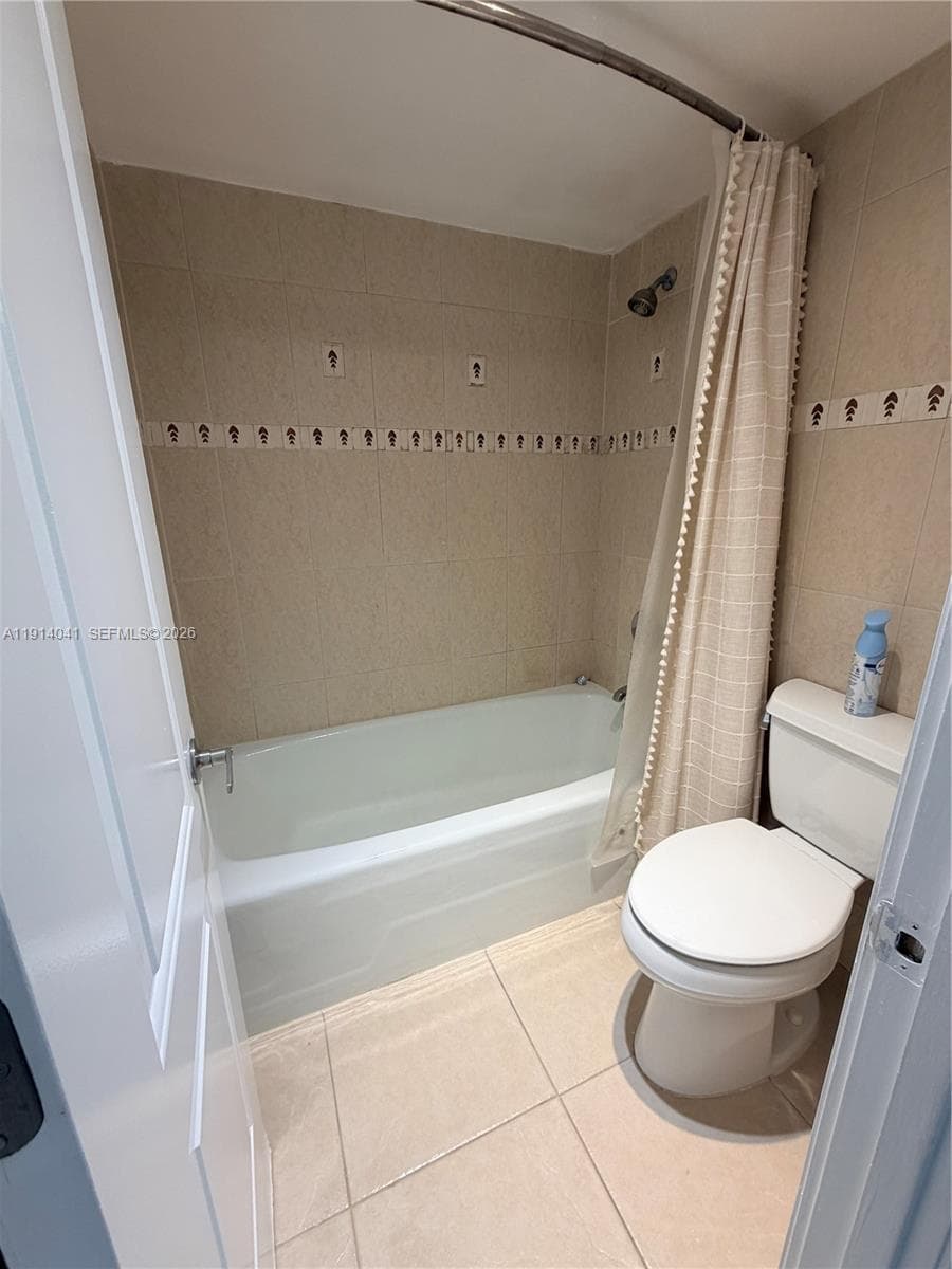 3701 Country Club Dr 1901 photo 23
