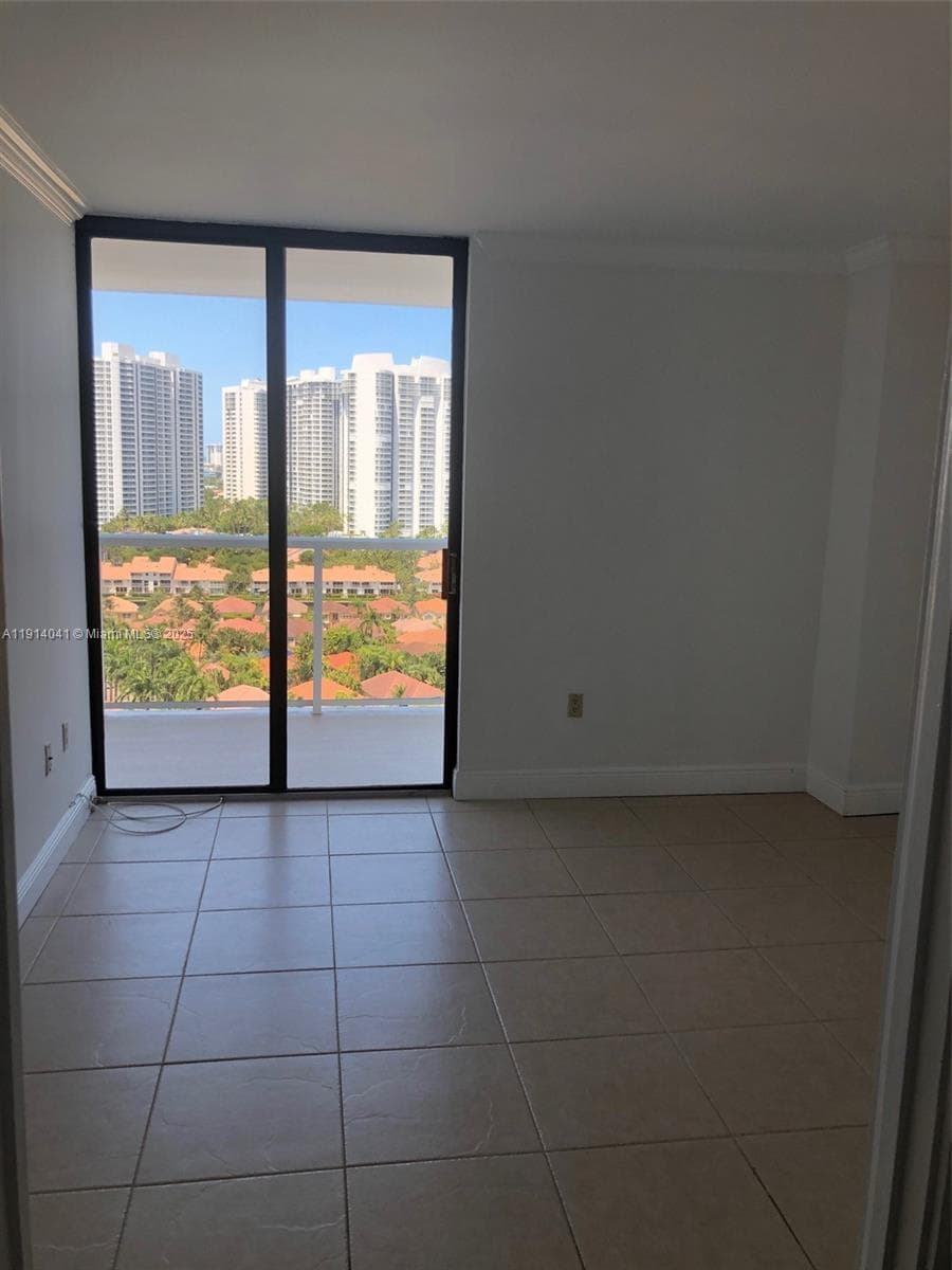 3701 Country Club Dr 1901 photo 7