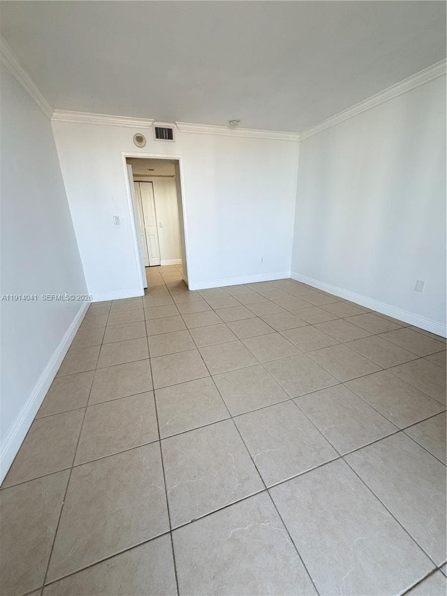 3701 Country Club Dr 1901 photo 18