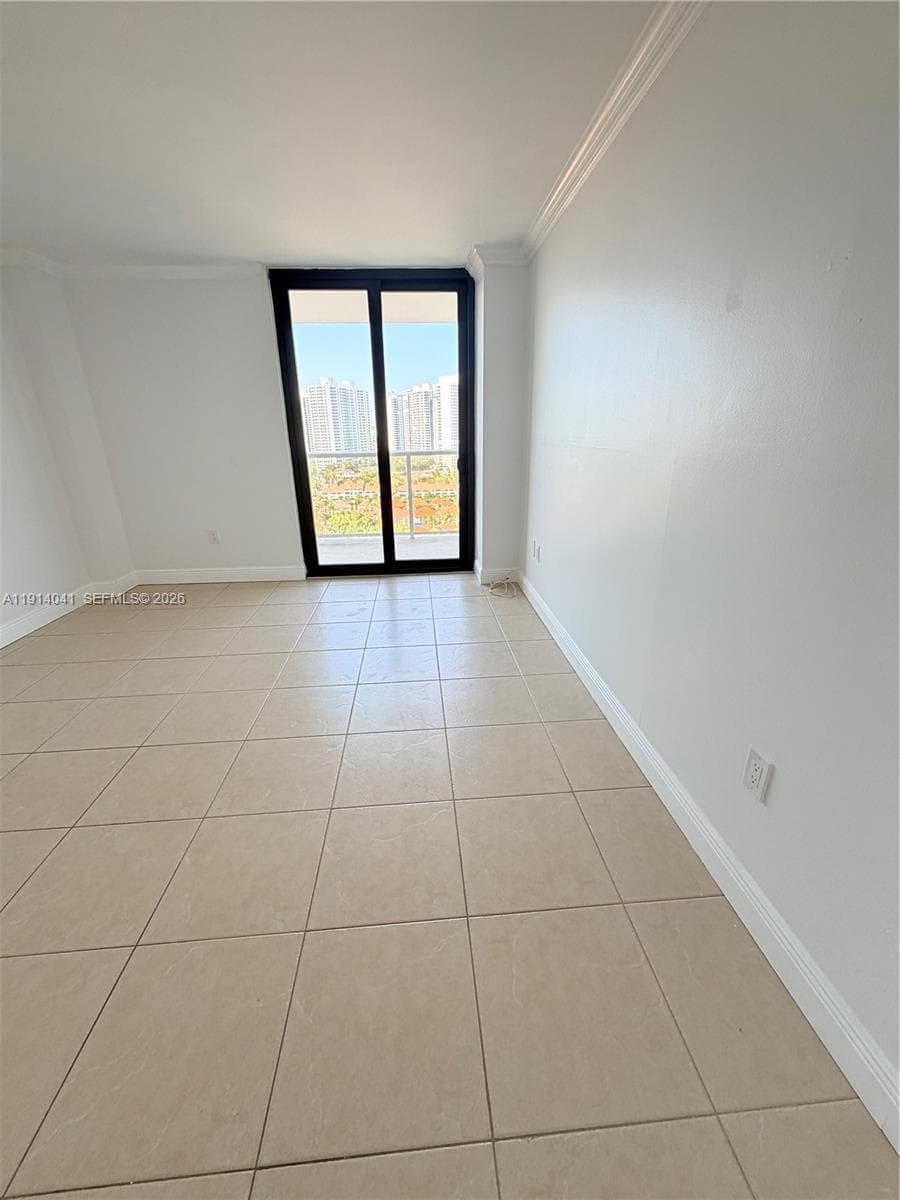 3701 Country Club Dr 1901 photo 19