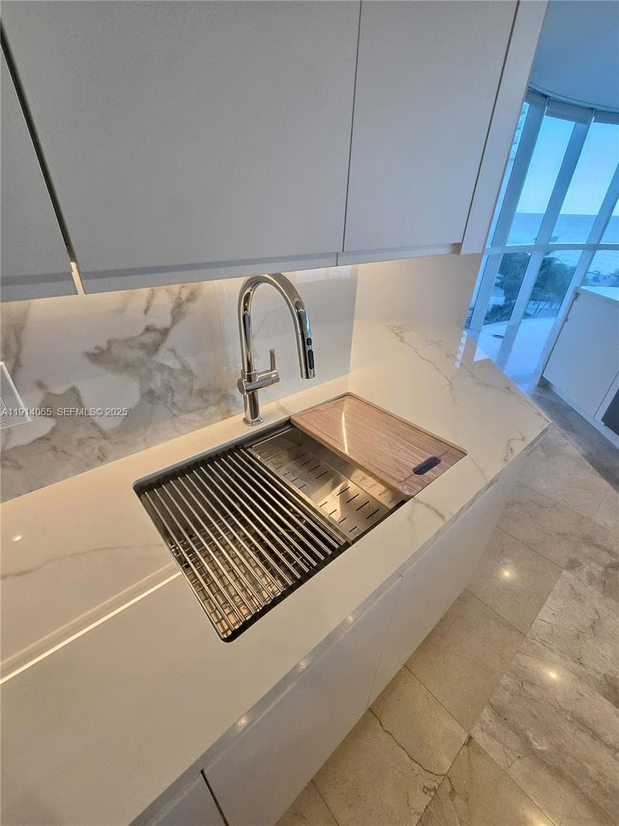 6301 Collins Ave 901 photo 13