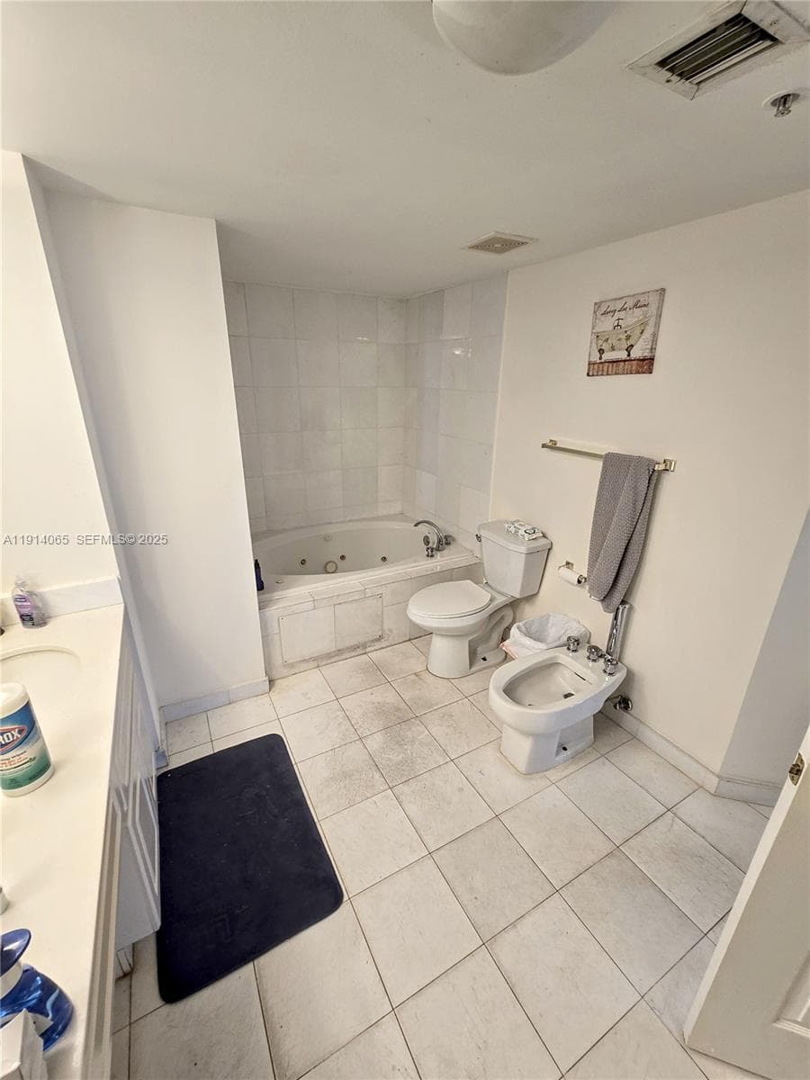 6301 Collins Ave 901 photo 18