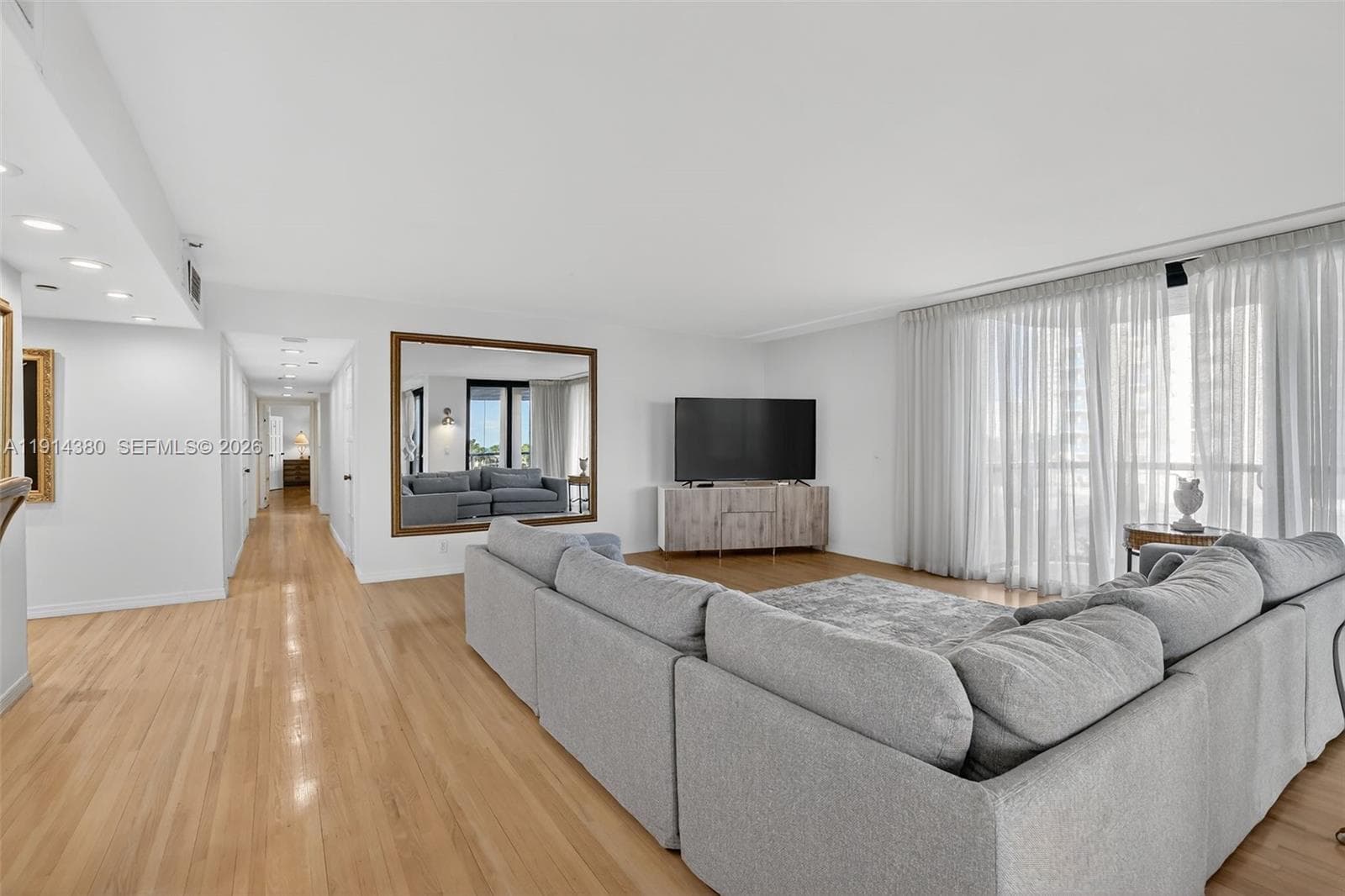 19667 Turnberry Way 5J photo 2