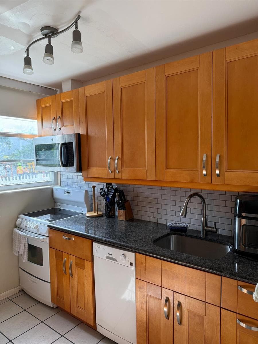 741 Bayshore Drive 2s photo 5