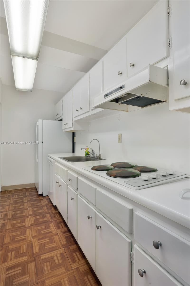 100 Lincoln Rd 607 photo 13