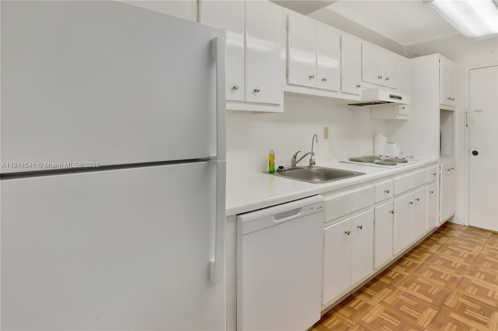 100 Lincoln Rd 607 photo 12