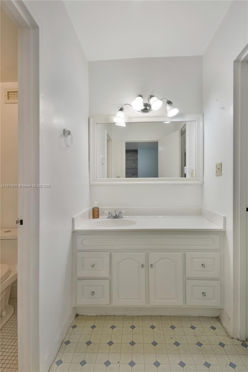 100 Lincoln Rd 607 photo 9