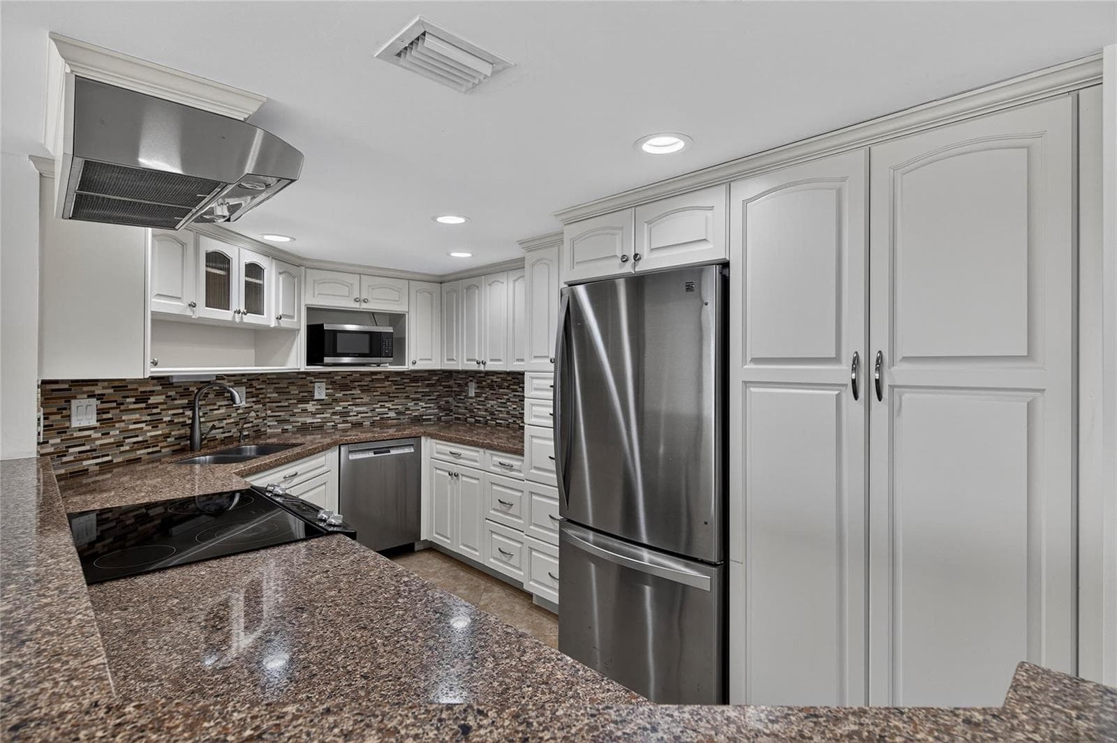 2100 S Ocean Drive 11-L photo 7