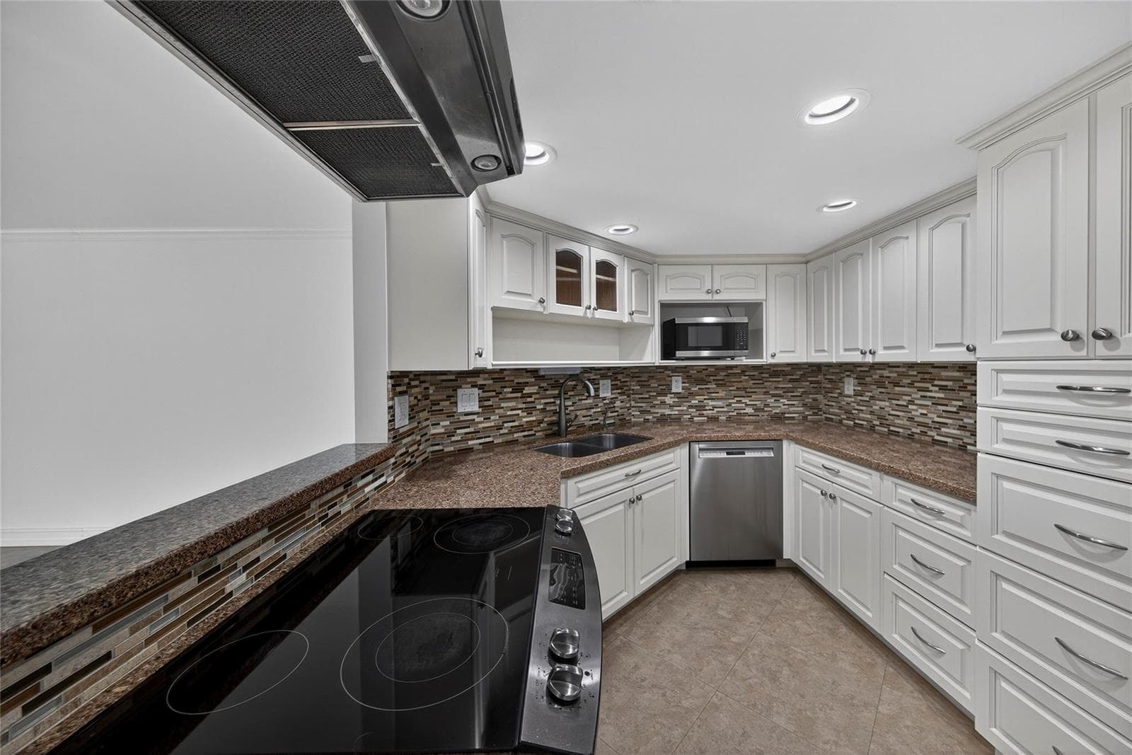 2100 S Ocean Drive 11-L photo 9